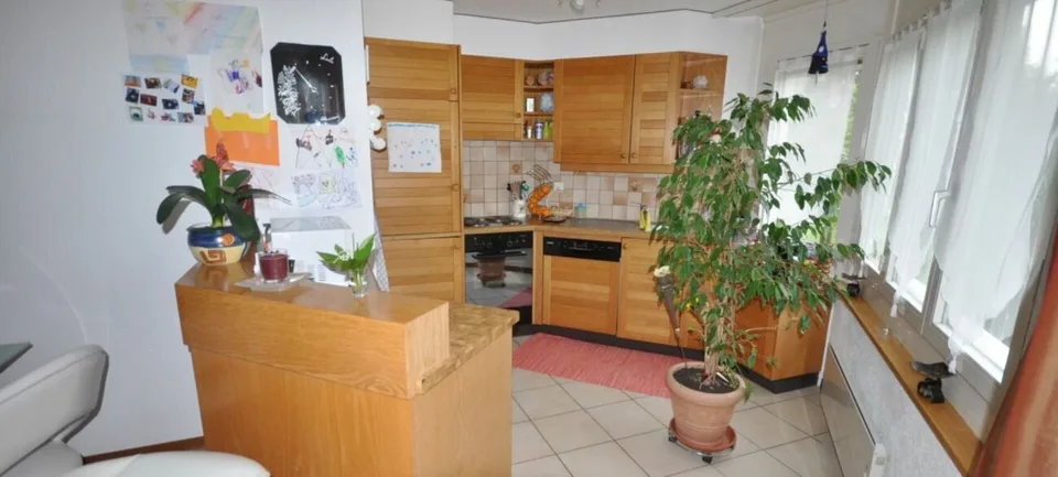 Geräumige 2.5 Zimmerwohnung mit privatem Garten