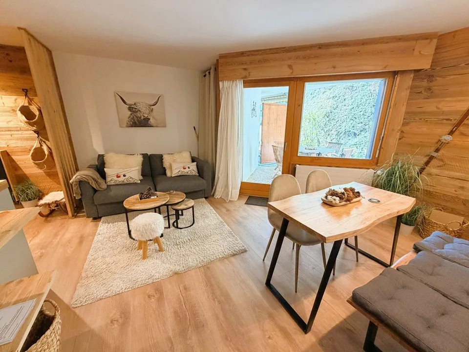 Magnifique appartement (2.5 pces) entièrement rénové - Spacieux & Lumineux - Lieu calme - Bien situé