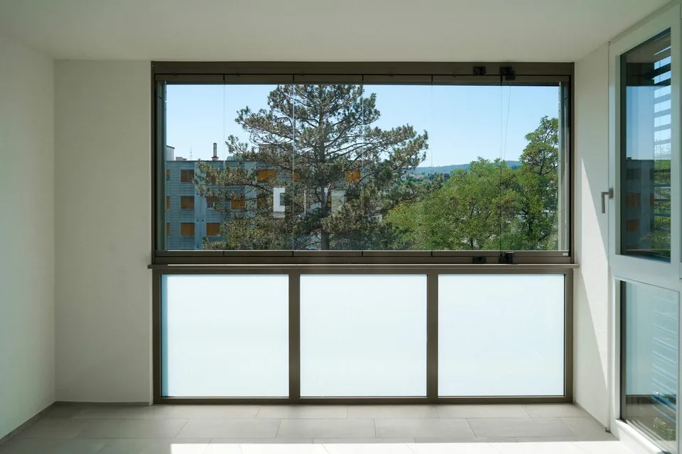 Sanierte 4 Z.-Wohnung mit Wintergarten-Balkon und Aussicht – Foto 10 von 12
