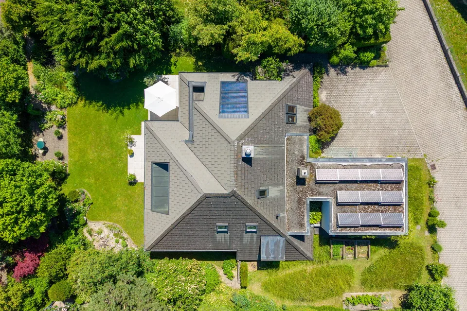 Maison unifamiliale lumineuse avec galerie et jardin idyllique – photo 10 sur 11