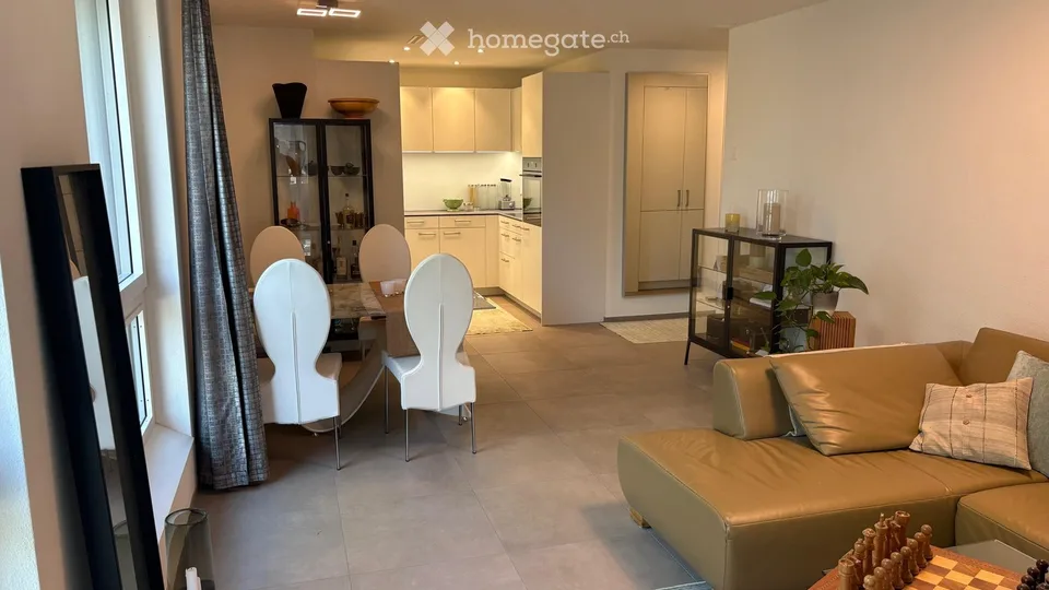 Moderne 2.5-Zimmer-Wohnung an der Limmatstrasse in Zürich per sofort verfügbar