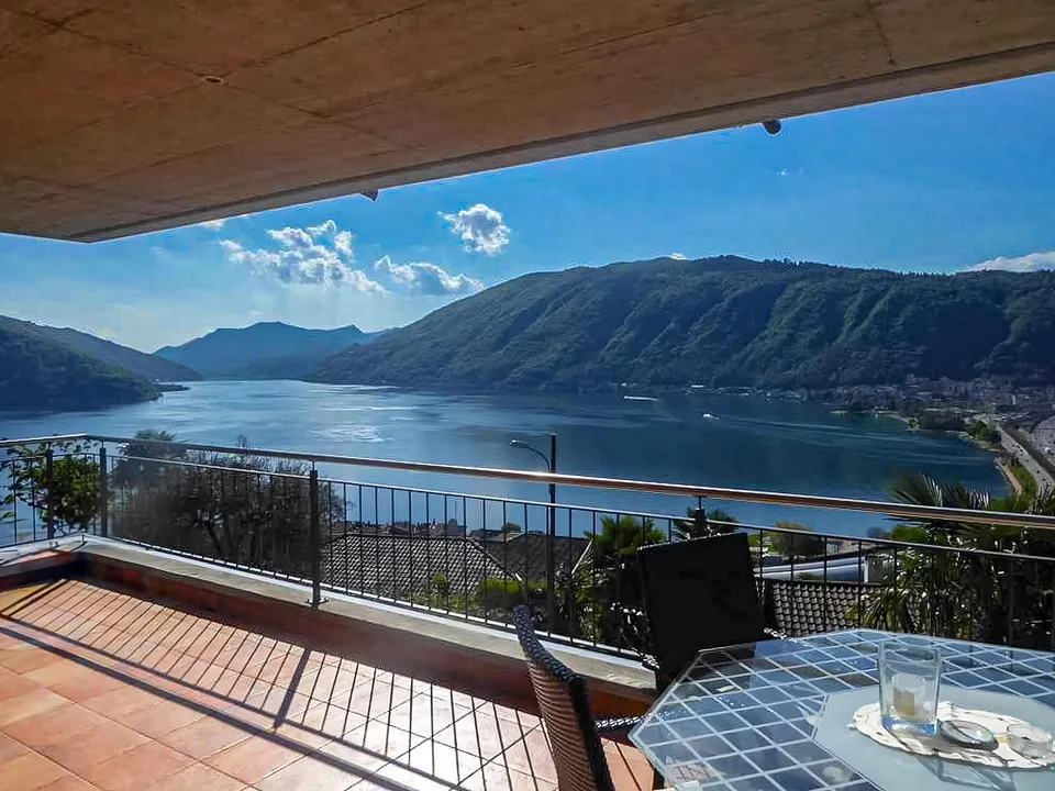 Villa a schiera con splendida vista lago a Bissone
