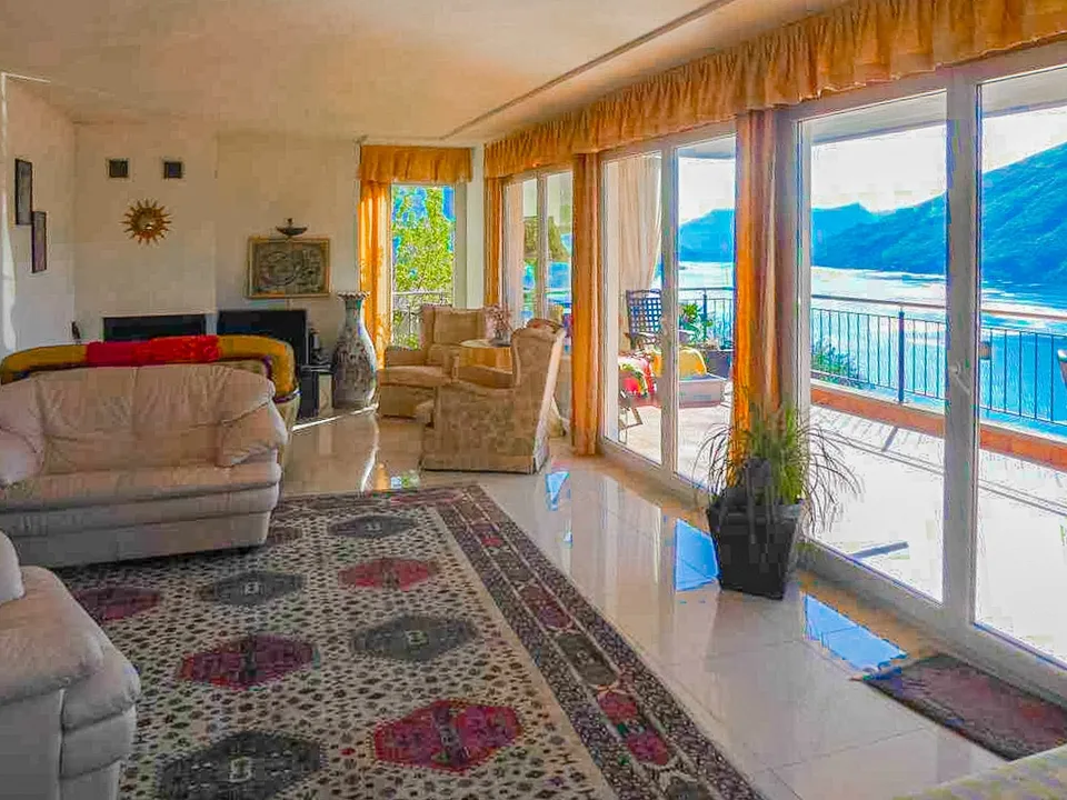 Villa in Reihe mit herrlicher Seesicht in Bissone
