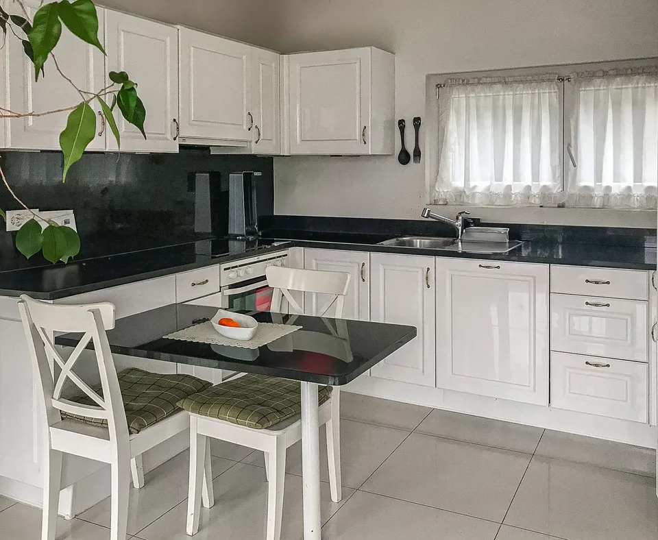 Villa in Reihe mit herrlicher Seesicht in Bissone