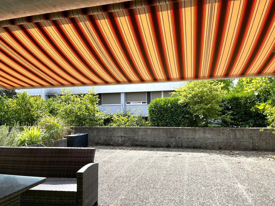 Parterre mit schönem Grundriss & einer grossen Terrasse