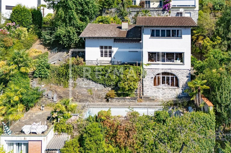 Villa in posizione privilegiata ad Ascona con vista sul lago