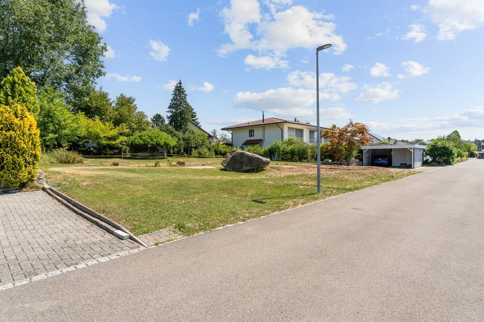 Building land fully developed in a quiet location in Besenbüren