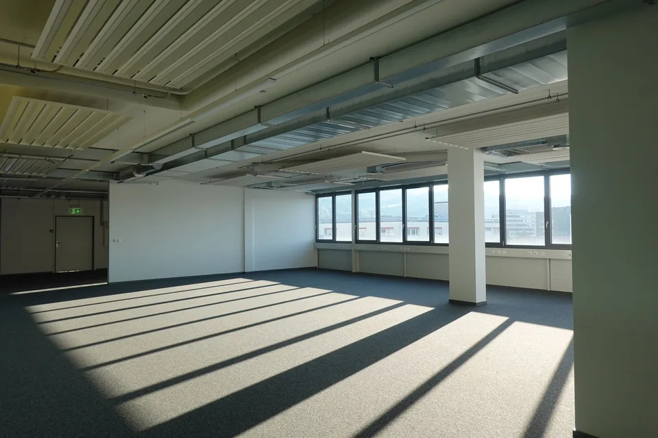 Modern ausgebaute Büroflächen mit Ausblick