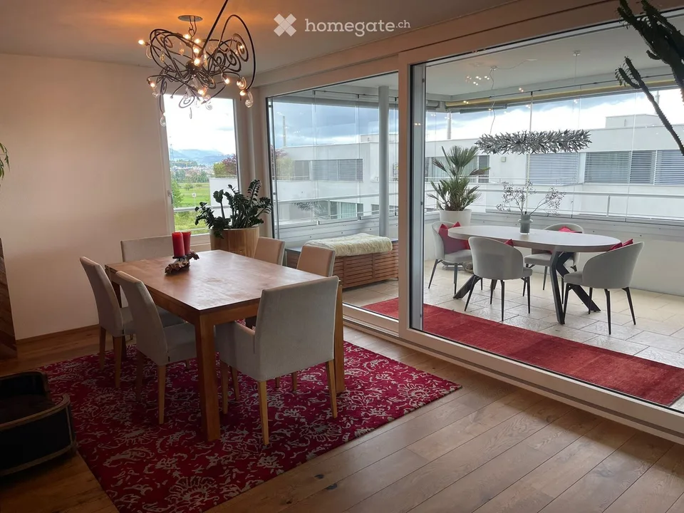 Appartement lumineux 4.5 pièces avec balcon et belle vue à Baar