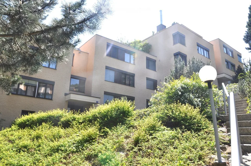 4.5-Zimmerwohnung mit Gartensitzplatz an ruhiger Lage in Adliswil