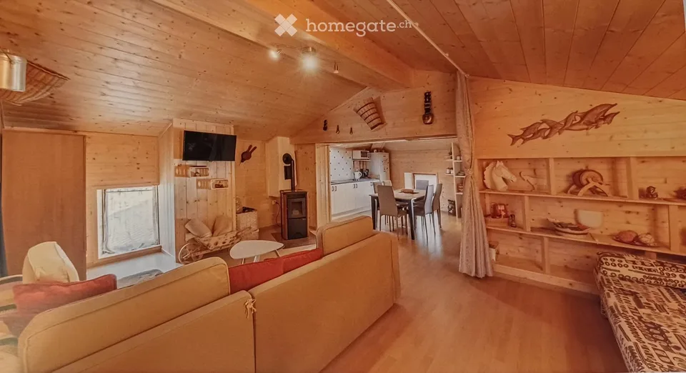 House with 3 apartments, garage, garden.