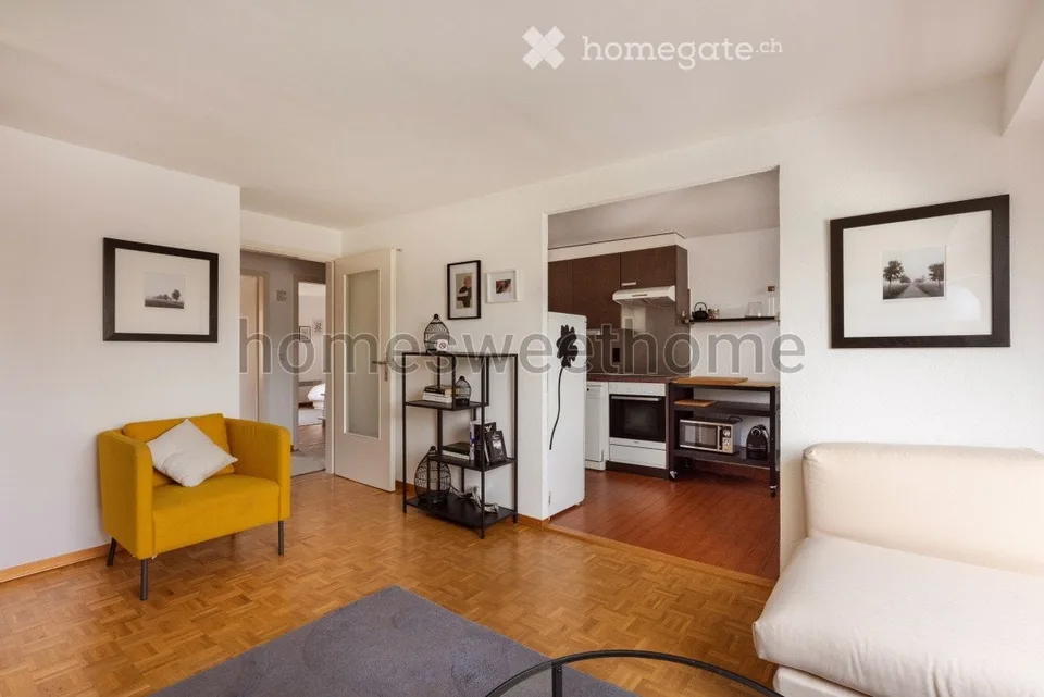 Zu Vermieten Möblierte 4-Zimmer-Wohnung mit Balkon