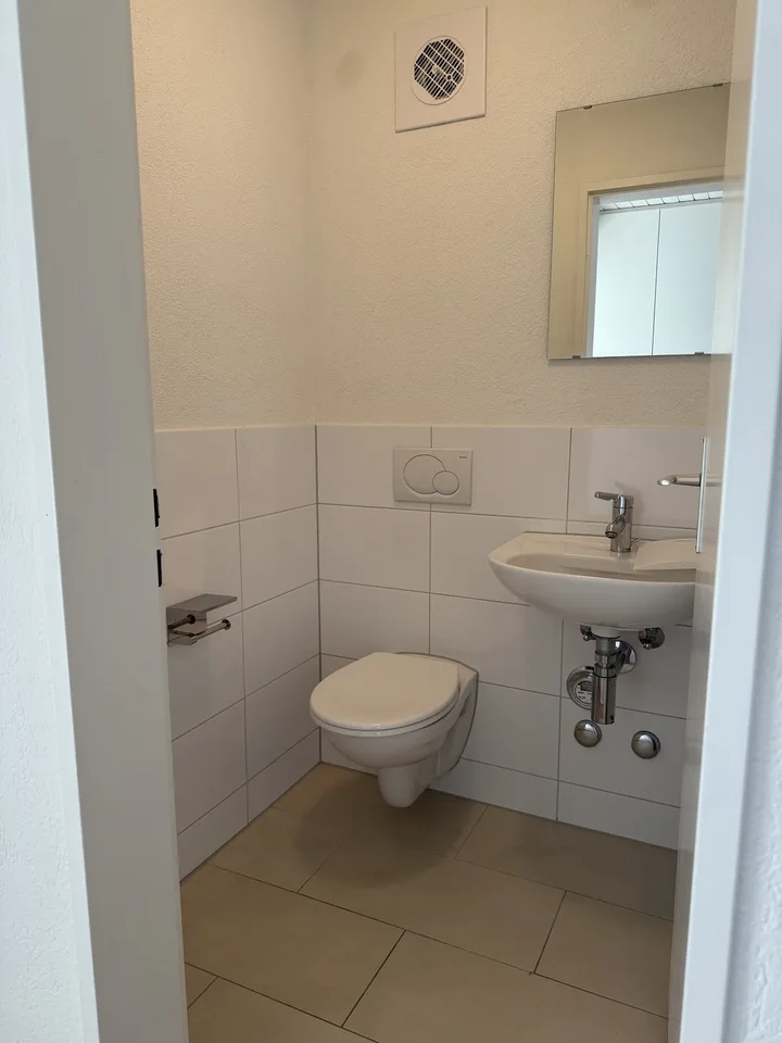 Appartement lumineux 3.5 pièces avec balcon et vue panoramique à Langwiesen