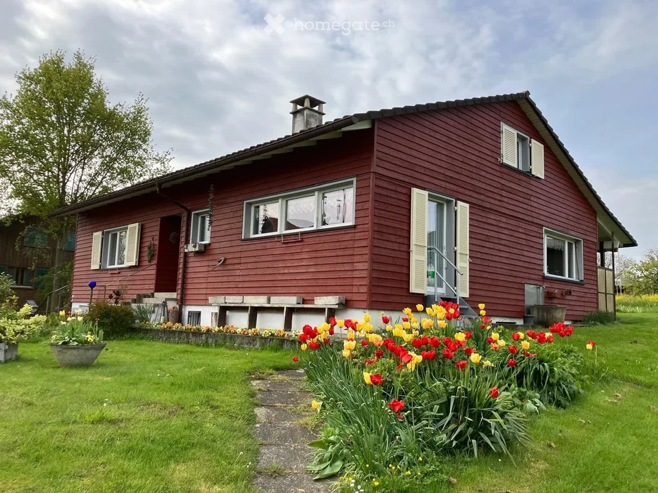 Charmantes 7-Zimmer-Einfamilienhaus in Kesswil mit grossem Grundstück
