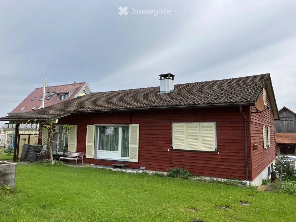 Charming 7-room single-family house in Kesswil with large plot
