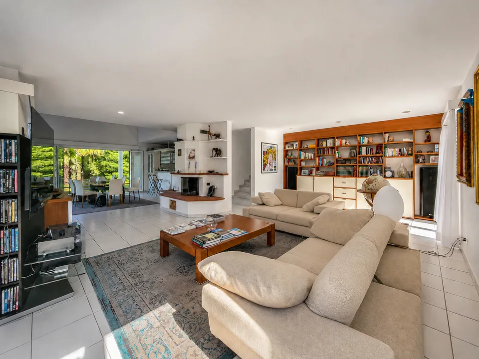 Detached house with large garden in Gentilino