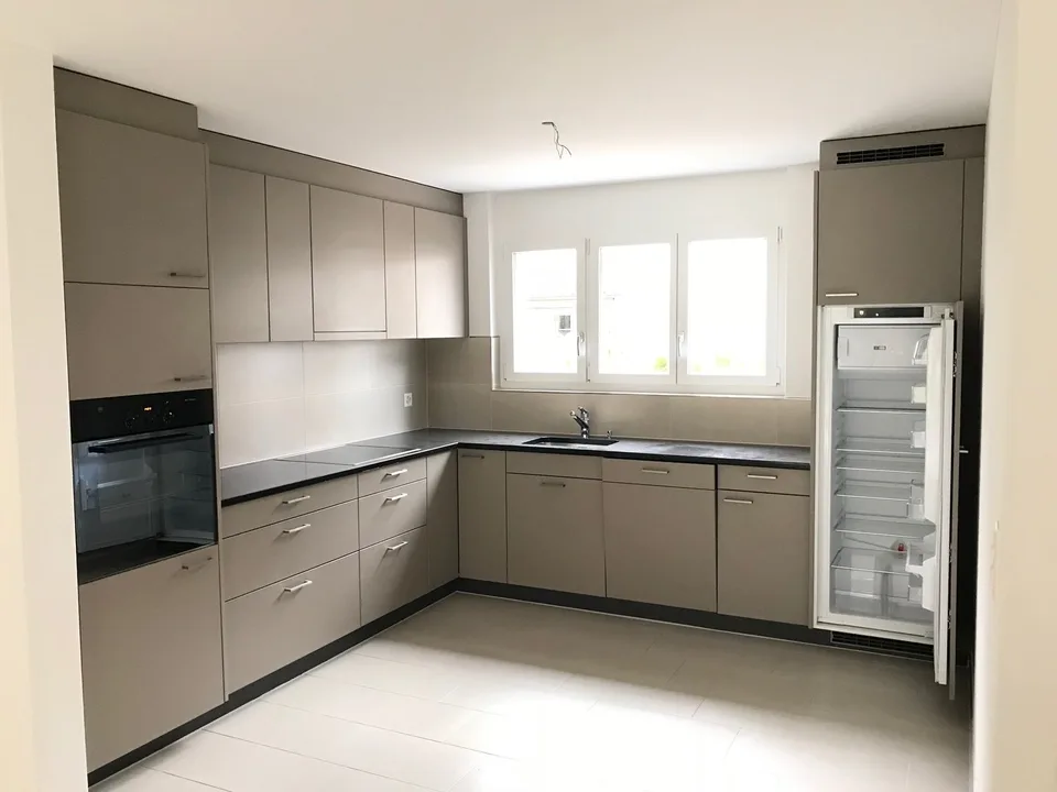Casa unifamiliare con giardino spazioso e area di seduta coperta