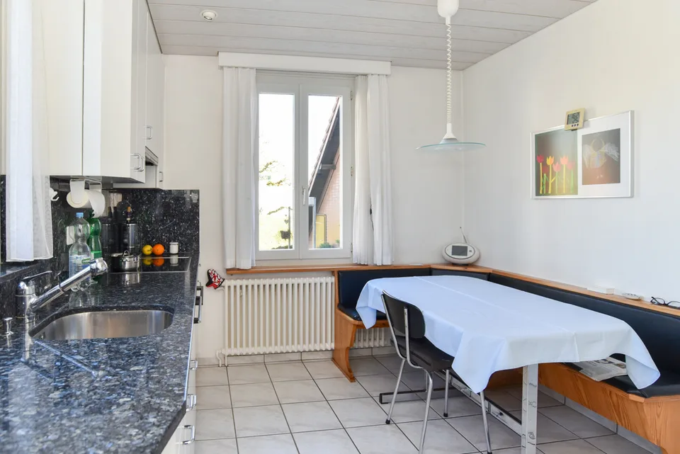 Dépendance, bien entretenu, avec cabane, garage double, grand jardin