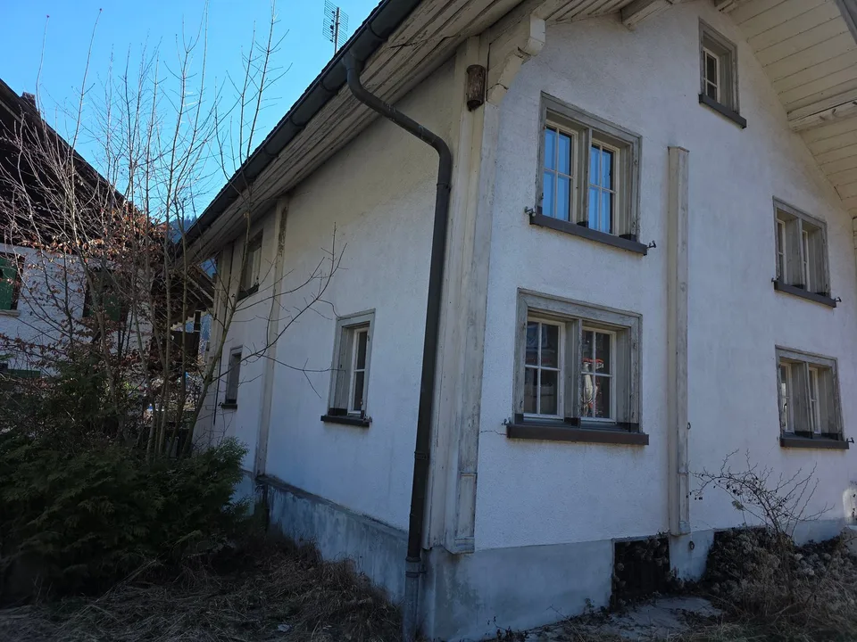 Objet de rénovation : maison unifamiliale dépendante avec combles