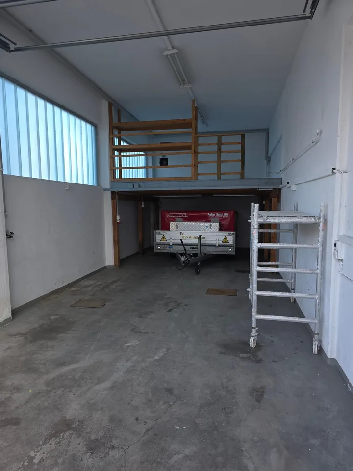 Atelier (pas de commerce de voitures, non)