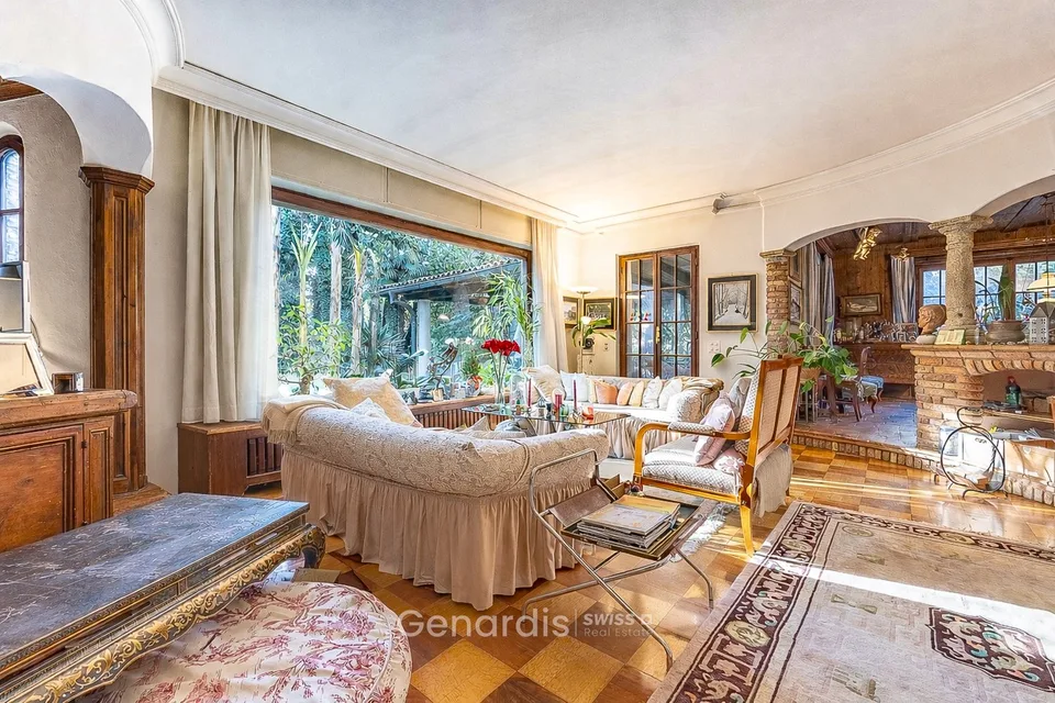 Elegant Villa with Pool and Panoramic View on Collina d'Oro