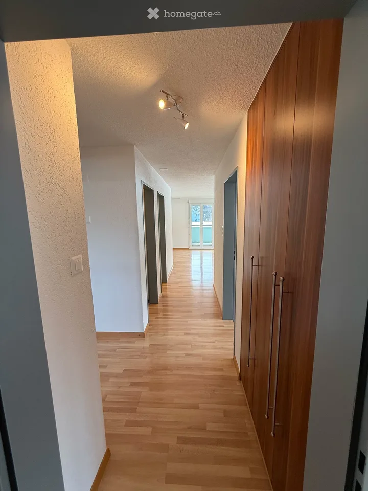 Spacious 3.5-room apartment in a sunny location with balcony & view