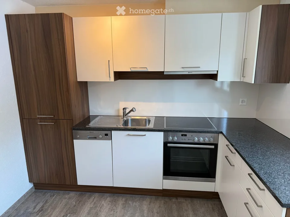 Spacious 3.5-room apartment in a sunny location with balcony & view