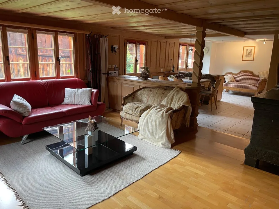 Charmante Bauernhaushälfte mit Garten und Schopf in Rueras, Graubünden