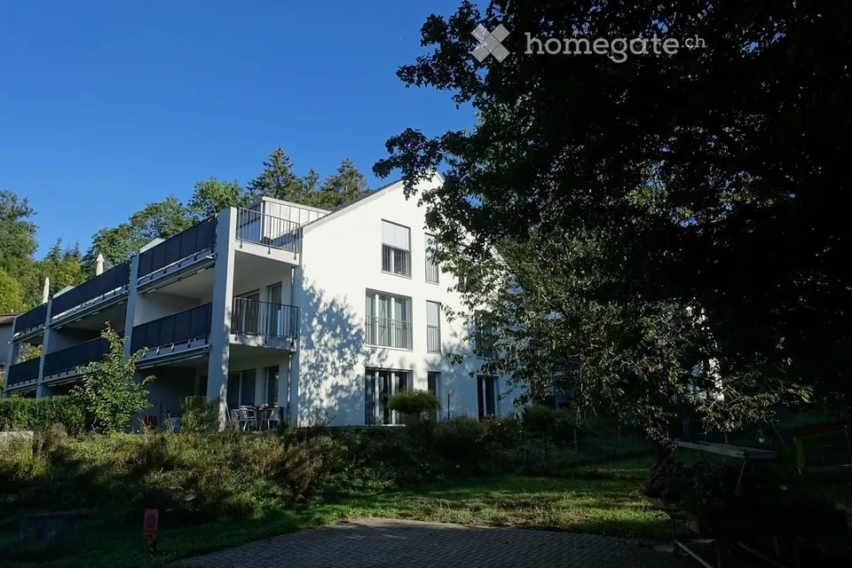 Helle 3.5-Zimmer-Wohnung mit Balkon und schöner Aussicht