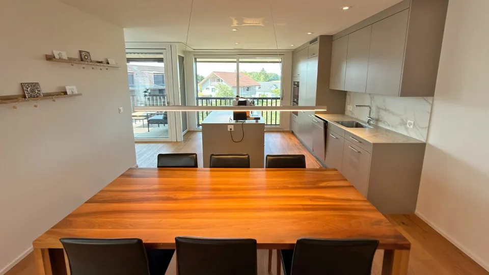 Modern 3.5-room apartment with two balconies and a magnificent view