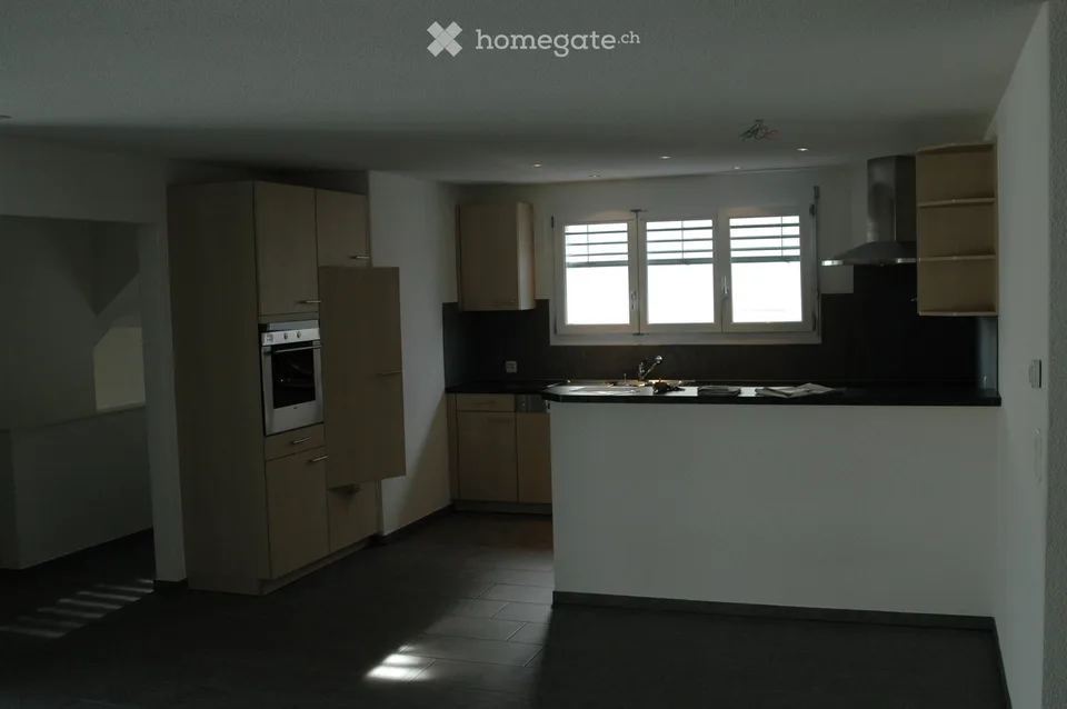 Bel appartement spacieux à deux étages de 4,5 pièces à louer à Kestenholz