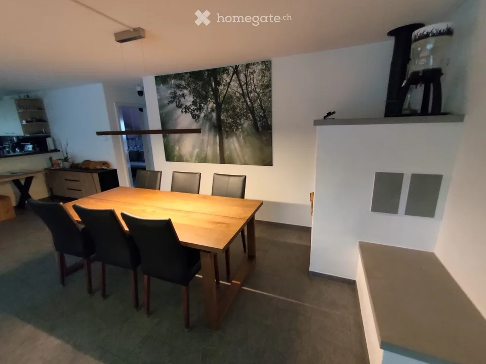 Bel appartement spacieux à deux étages de 4,5 pièces à louer à Kestenholz
