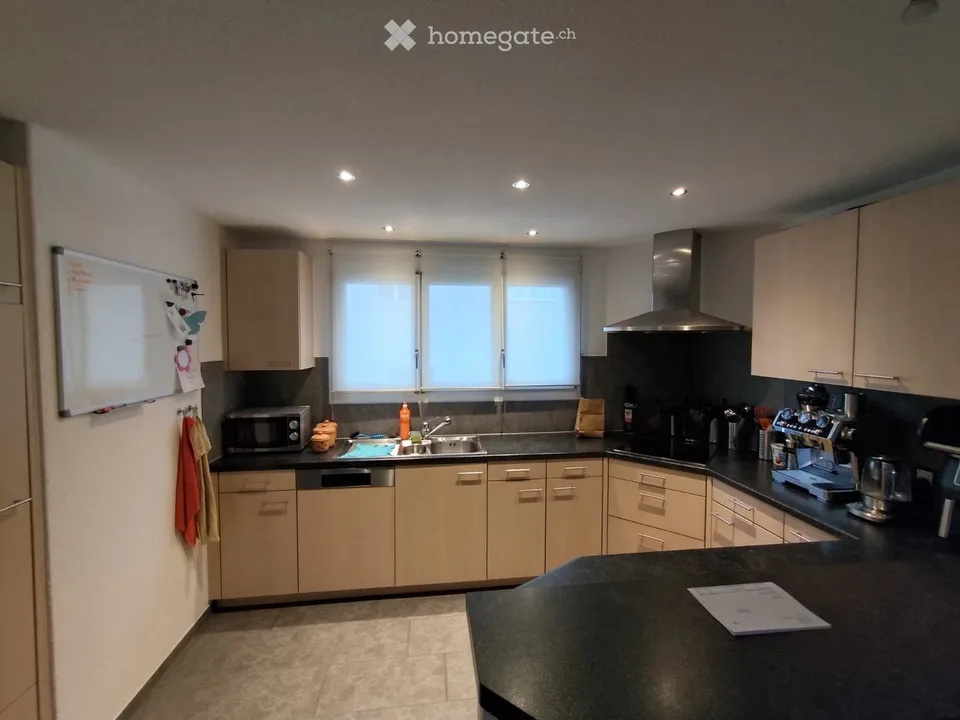Bel appartement spacieux à deux étages de 4,5 pièces à louer à Kestenholz