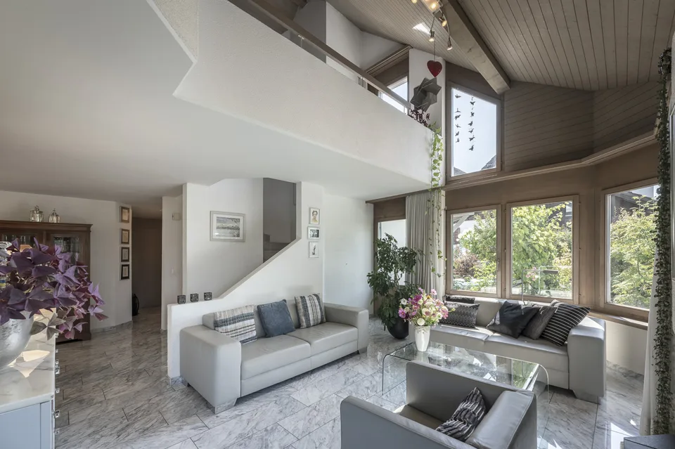 Maison unifamiliale spacieuse avec annexe et double garage