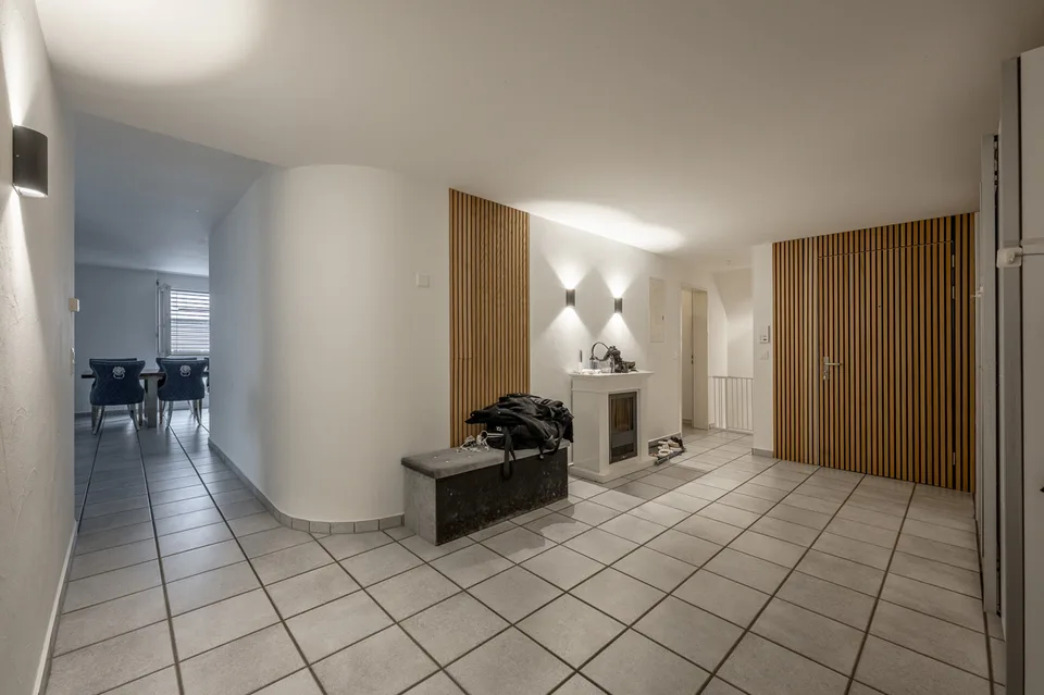 Appartement 5.5 pièces avec terrasse et pièces annexes spacieuses