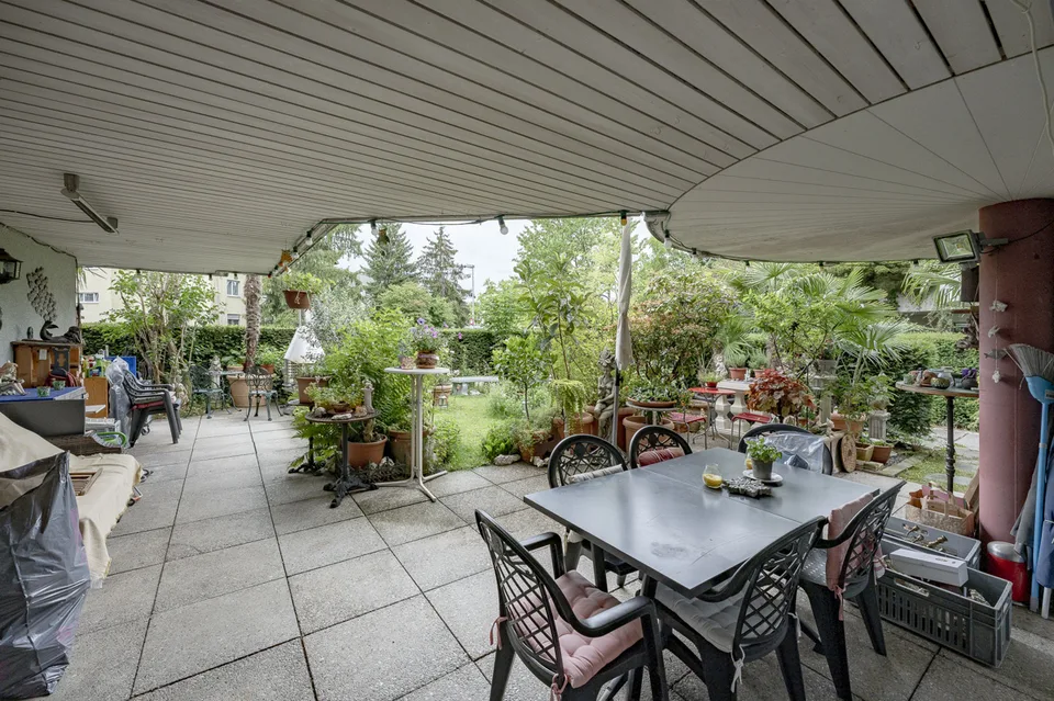 Garden apartment with spacious outdoor area