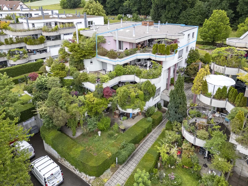 Attikawohnung mit grosser Terrasse und Nebenräumen