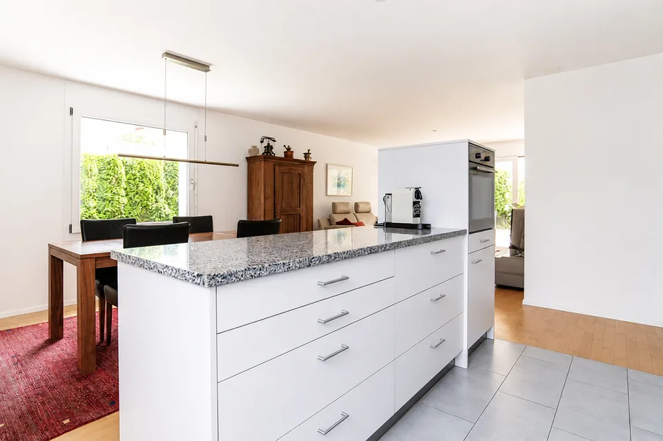 Move in and enjoy a well-maintained garden apartment