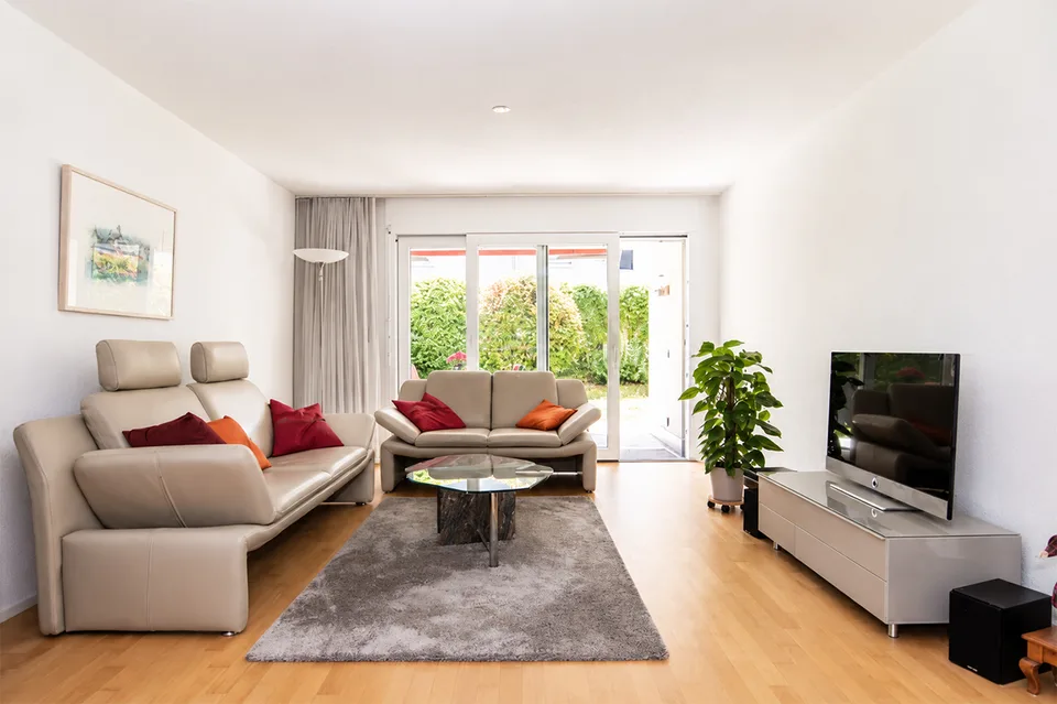 Move in and enjoy a well-maintained garden apartment