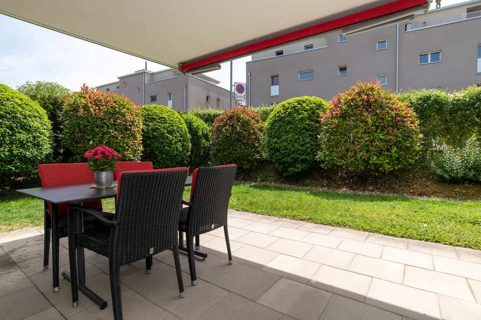 Move in and enjoy a well-maintained garden apartment
