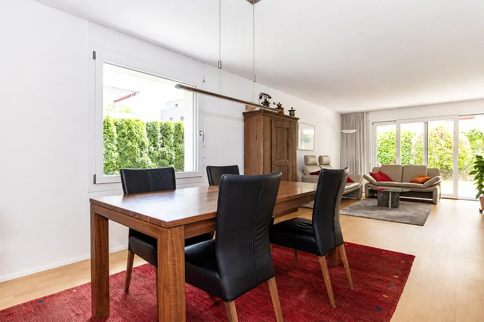 Move in and enjoy a well-maintained garden apartment