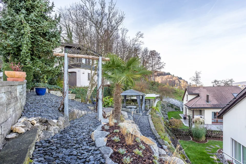 Grande casa unifamiliare in posizione elevata con vista sul Limmattal