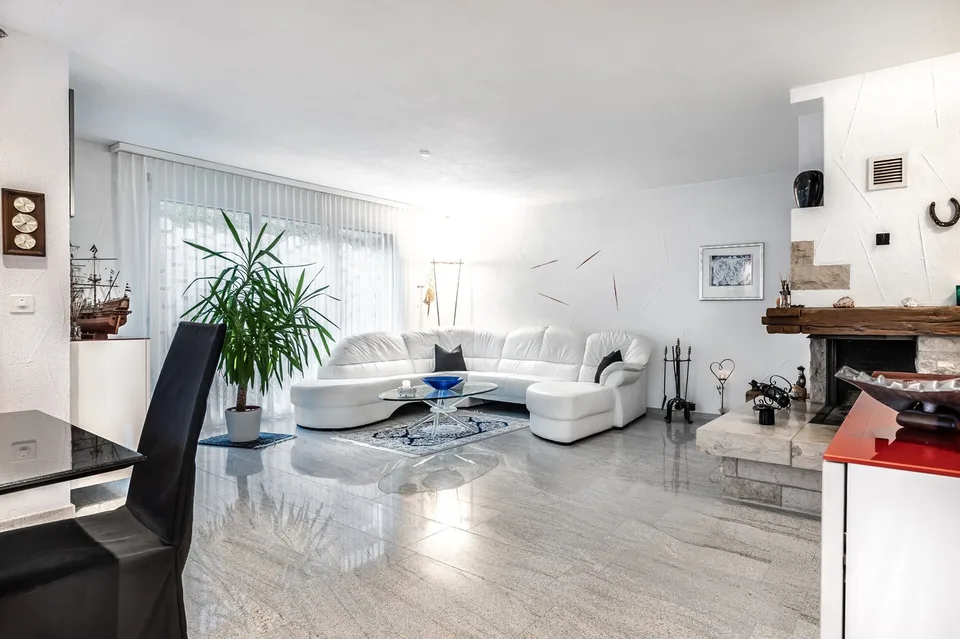 Grande casa unifamiliare in posizione elevata con vista sul Limmattal