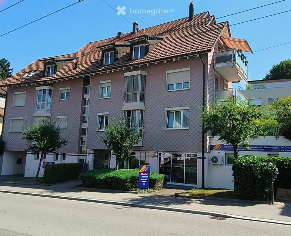 Charmante 2.5 Zimmerwohnung im 2. OG mit Balkon an sehr ruhiger Lage