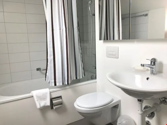 Helles, renoviertes, sehr gemütliches Zweizimmer-Apartment, eigene Waschanlagen – Foto 6 von 7