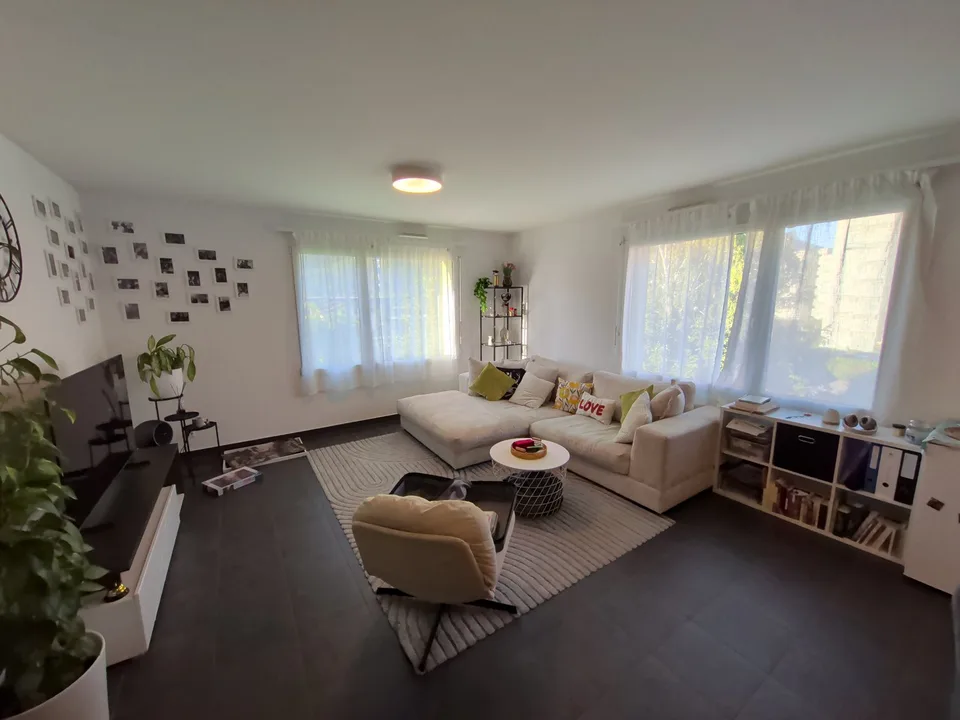 À louer ! un spacieux appartement de  2 pièces 1/2, avec place de parc comprise, à Sion