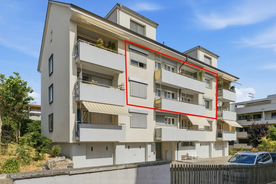 Lichtdurchflutete 4.5 Z' Maisonette WHG mit zwei Balkonen und einer Garagenbox