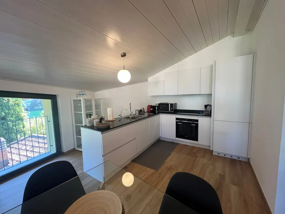 Zentrale Riva San Vitale UND SEEBLICK, DACHGESCHOSS in perfektem Zustand