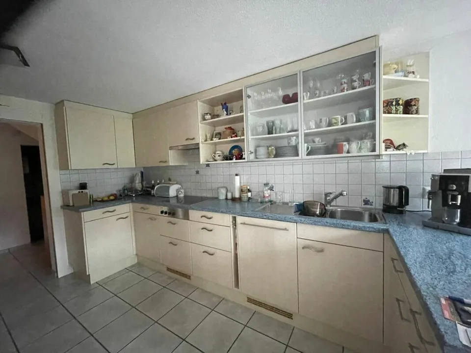 Proprietà spaziosa con 2 unità abitative e potenziale