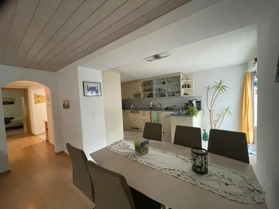 Proprietà spaziosa con 2 unità abitative e potenziale